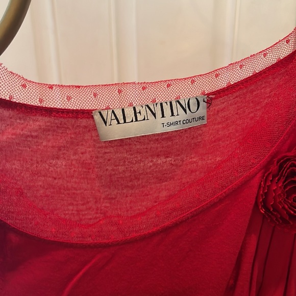 Valentino gorgeous red floral shoulder tee - Picture 2 of 8